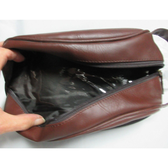 Penguin by Munsingwear Toiletries Travel Bag in Faux Leather Brown Side Handle - Picture 5 of 6